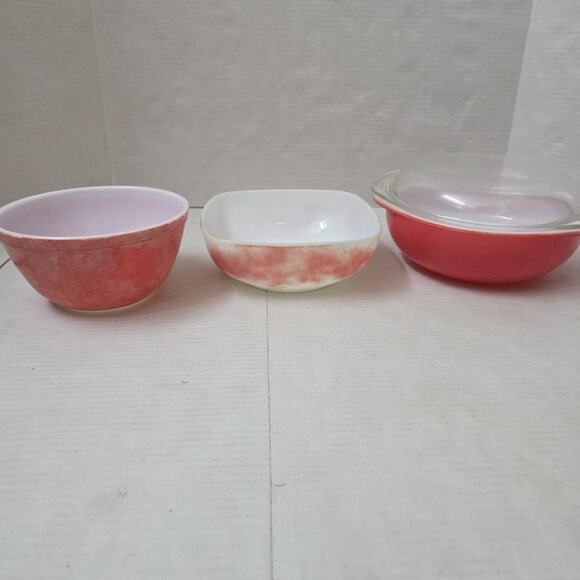 3 Vintage Pyrex Dish Set Pink White Glass 1.5 Quart 515B, 402 + 2qt W Lid 024 - Picture 3 of 15